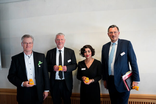 IFAT_Nachbericht_72 dpi_PK_2 von links: Reinhard Schneider, Geschäftsführender Gesellschafter von Werner & Mertz, Michael Schneider, Pressesprecher Remondis, Dr. Nabila Rabanizada, Technische Leiterin Kunststoffrecycling Remondis, und Herwart Wilms, Geschäftsführer Remondis