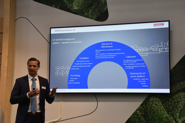 IFAT_Nachbericht_72 dpi_Vortrag Giutronich Simon Giutronich, Projektmanagement Remondis Aqua, spricht über „Intelligente Echtzeitüberwachung von urbaner Infrastruktur bei Extremwetterereignissen durch IoT“