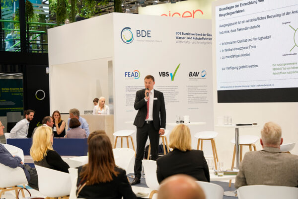 IFAT_Nachbericht_72 dpi_Vortrag Rak Andreas Rak, Geschäftsführer Remondis TetraPhos, spricht in einer Vortragsreihe über „Kreisläufe, Phosphor, Digitalisierung – Lösungen der deutschen Wasserwirtschaft“